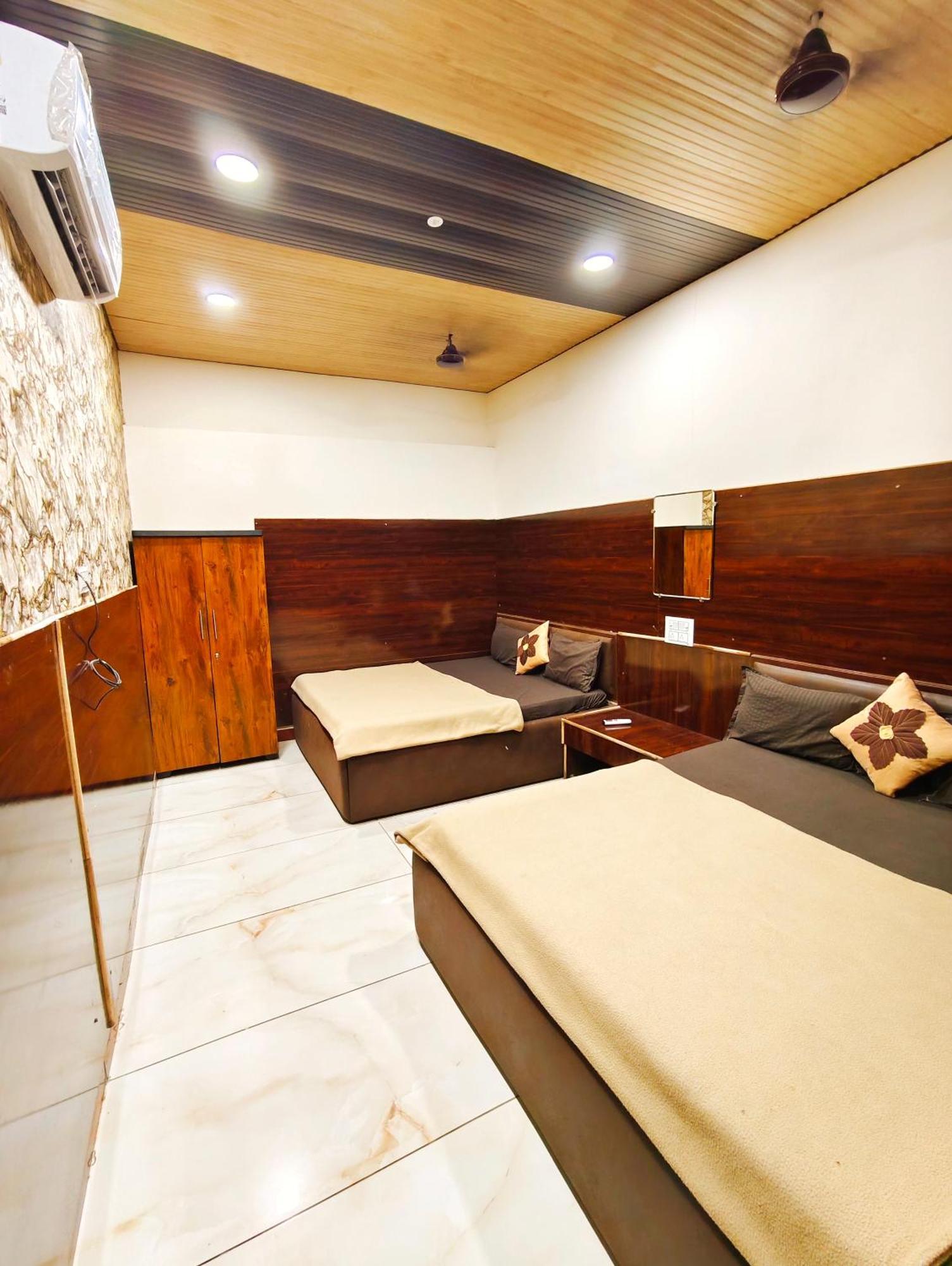 Hotel Om Palace Near Mahakal Mandir Ujjain Zewnętrze zdjęcie