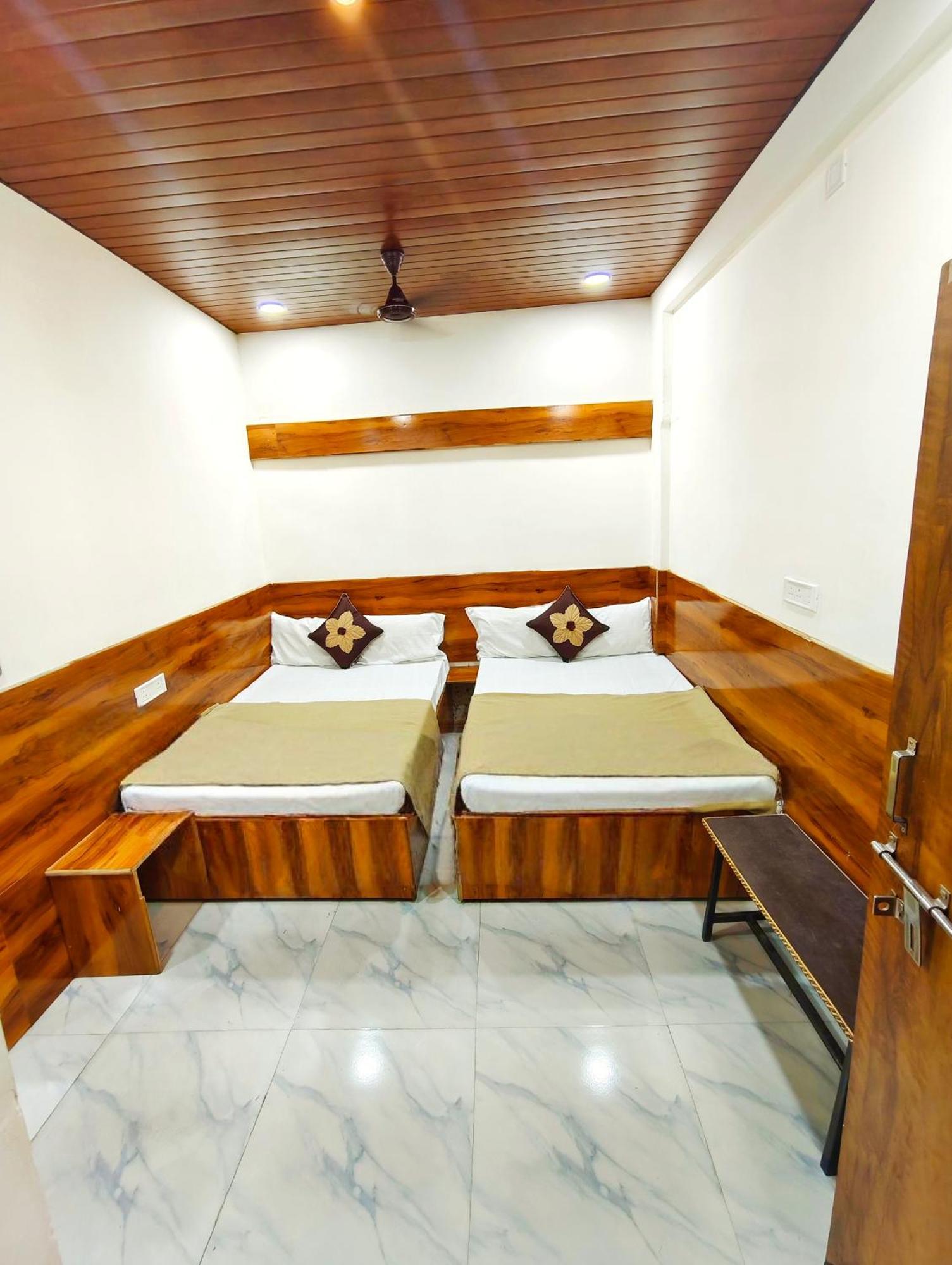 Hotel Om Palace Near Mahakal Mandir Ujjain Zewnętrze zdjęcie