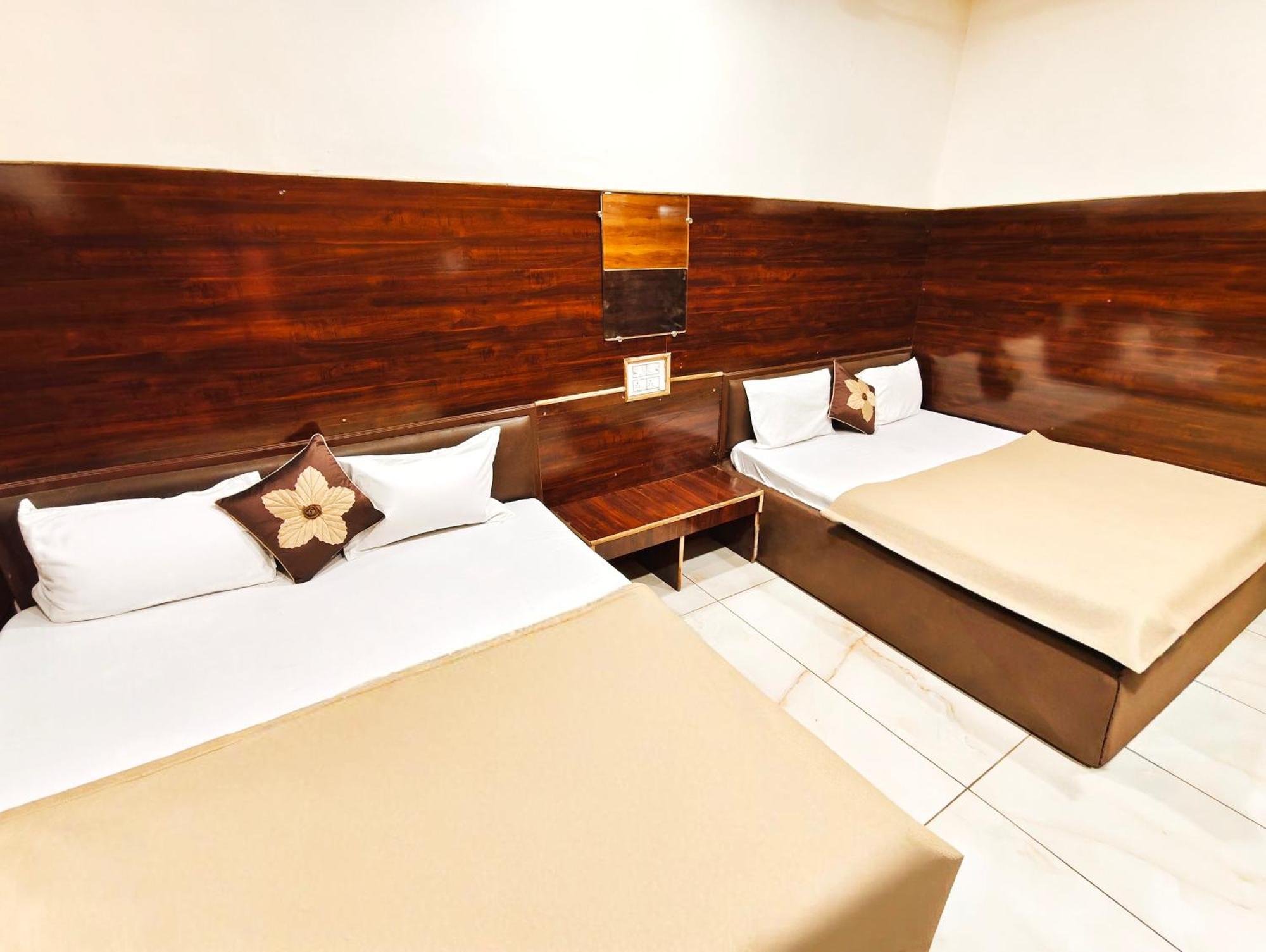 Hotel Om Palace Near Mahakal Mandir Ujjain Zewnętrze zdjęcie
