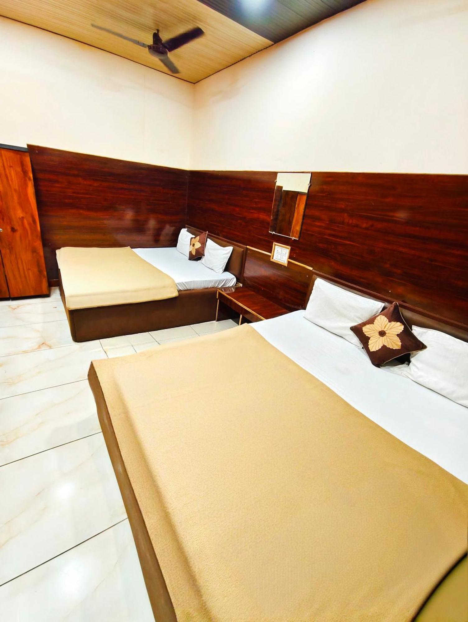 Hotel Om Palace Near Mahakal Mandir Ujjain Zewnętrze zdjęcie